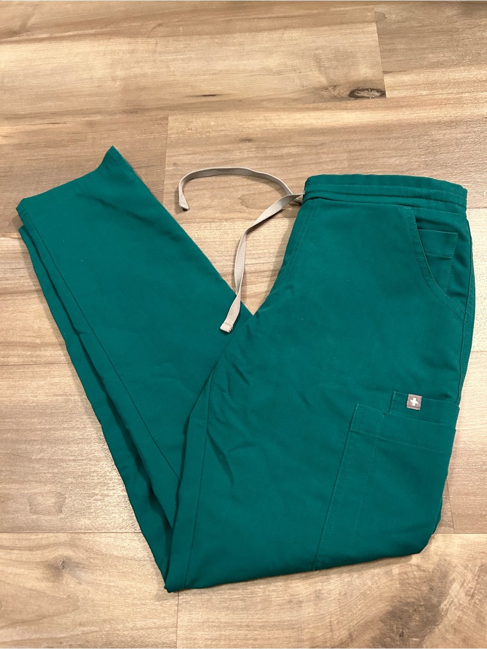 Figs scrub pants in green size xs